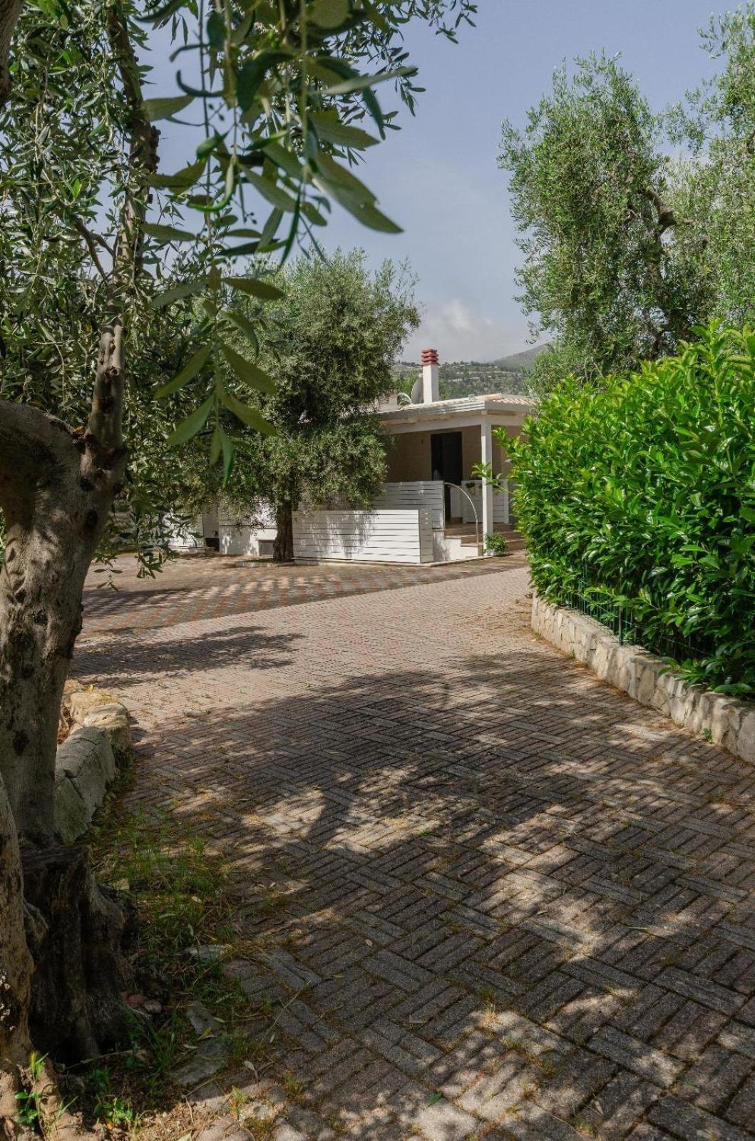 Le Case Di Chri Mattinata Exterior photo